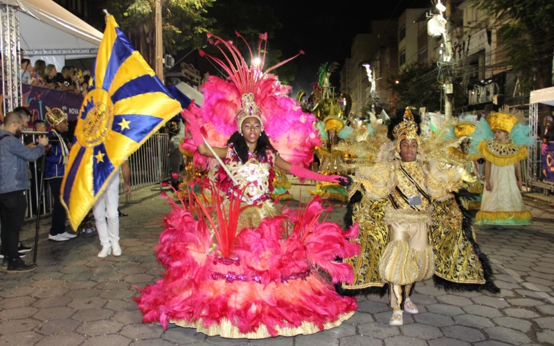 Multidão se diverte e prestigia blocos no primeiro dia de carnaval em Nova Friburgo