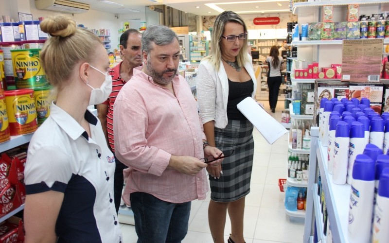 Procon vistoria 17 farmácias, 2 mercados e 1 distribuidora de insumos para identificar possíveis práticas abusivas