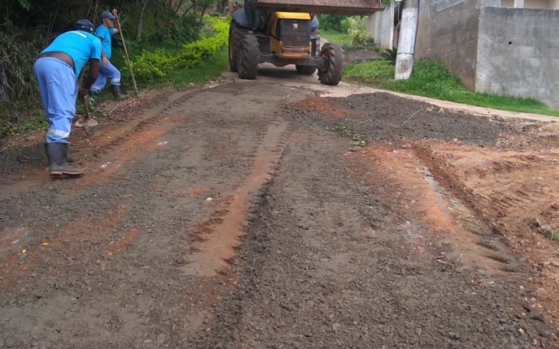 Ruas, estradas e redes de águas pluviais com manutenção em dia em Campo do Coelho