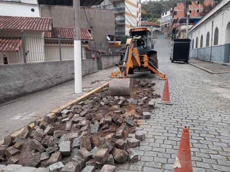 obras-de-reparo-em-vias-seguem-em-andamento-em-nova-friburgo