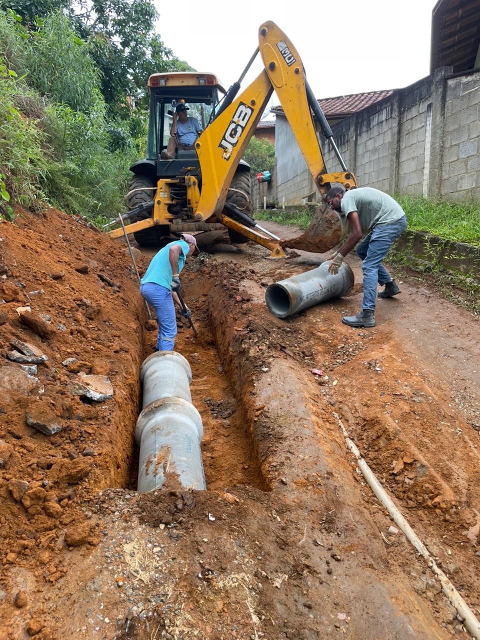 prefeitura-realiza-servicos-de-drenagem-e-recuperacao-de-calcamentos