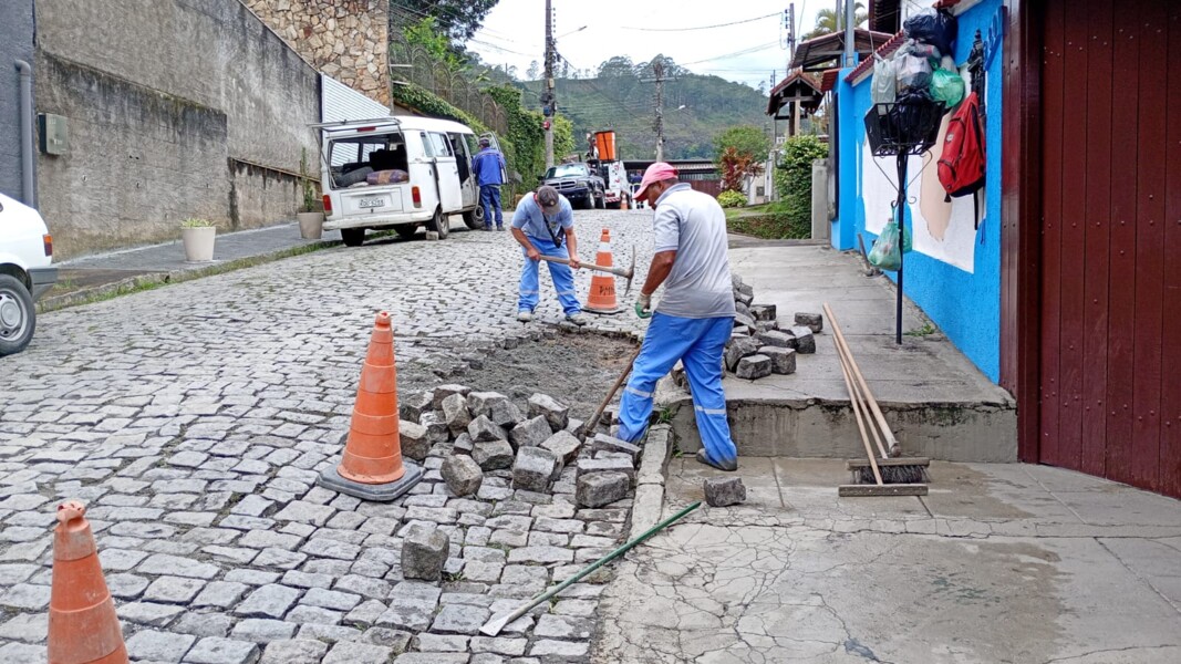 secretaria-de-obras-realiza-intervencoes-em-redes-pluviais-e-calcamentos